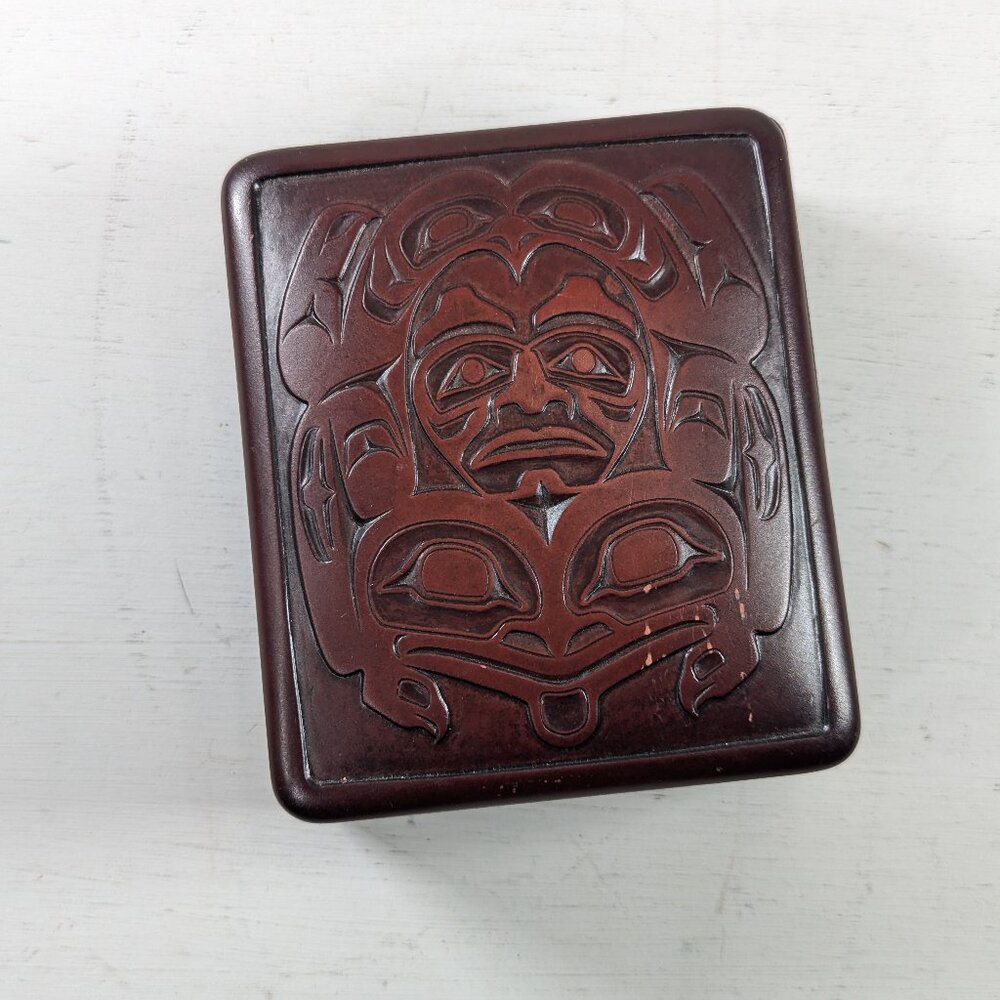 BOMA Canada Frog Boxby Keith Tait, First Nations Totem trinket box - Picture 2 of 14